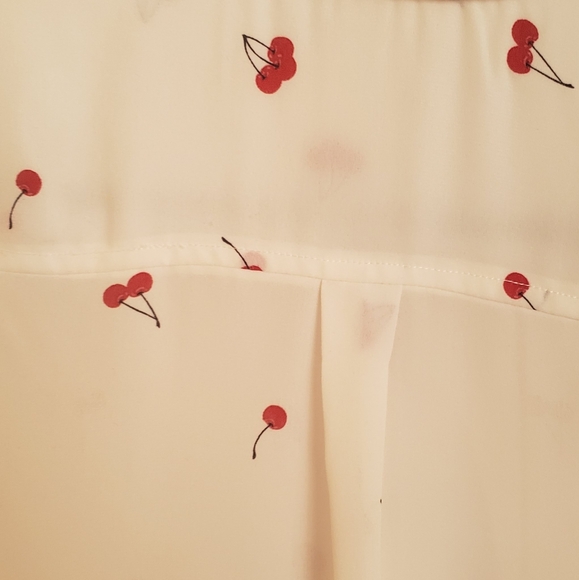 Cream "🍒" Blouse - Picture 4 of 4